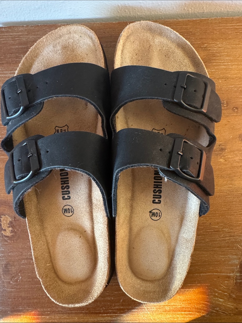 Women’s Black Leather Cushionaire Sandals - 10M